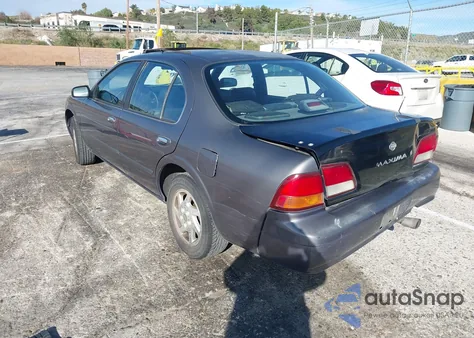 1997 Nissan Maxima Gle/Gxe/Se z USA, uszkodzony, nr VIN JN1CA21D9VT822506